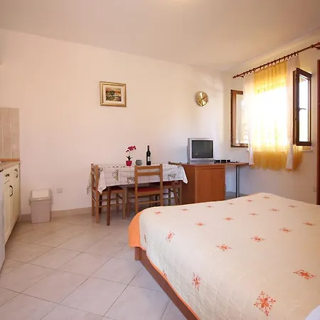 Apartment Krevatin
