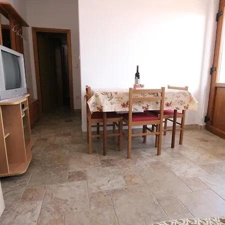 Apartment Krevatin *